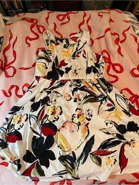 Womens Signature Collection sleeveless Dress in White with Black & Red Accents